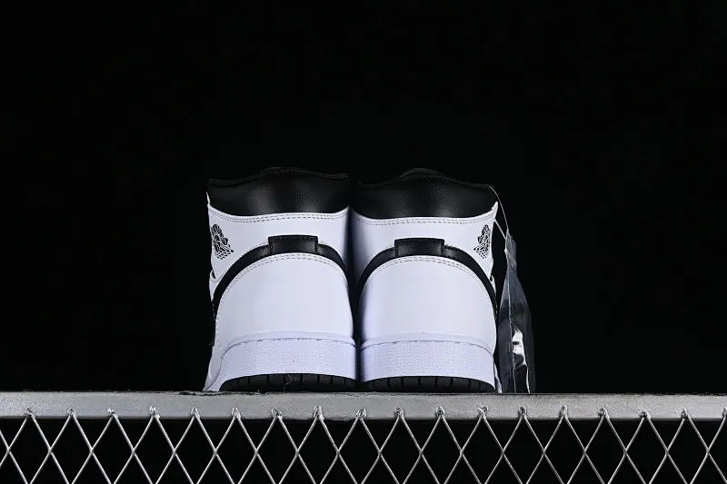 All categories Air Jordan Jordan series basketball shoes Air Jordan 1 Mid Air Jordan 1 Mid AJ1 Joe 1 classic white and black Chinese culture and leisure sneakers DQ8423-132